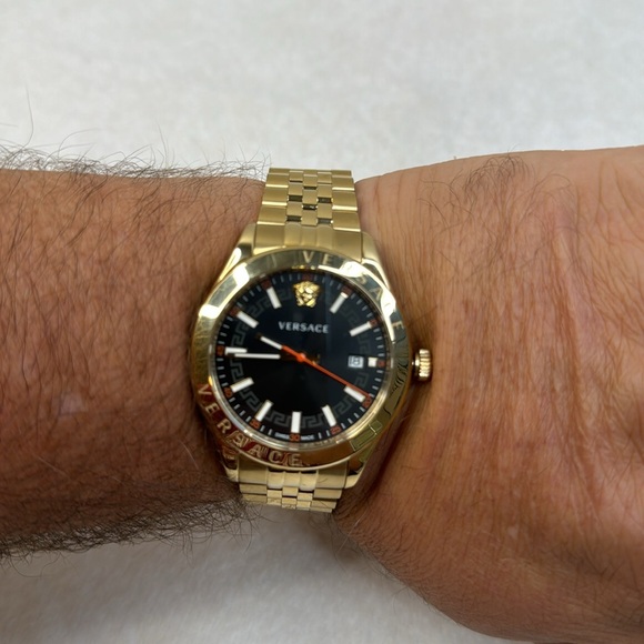 VERSACE MEN’S BLACK GOLD STEEL LUXURY WATCH WITH BOX - Picture 5 of 14